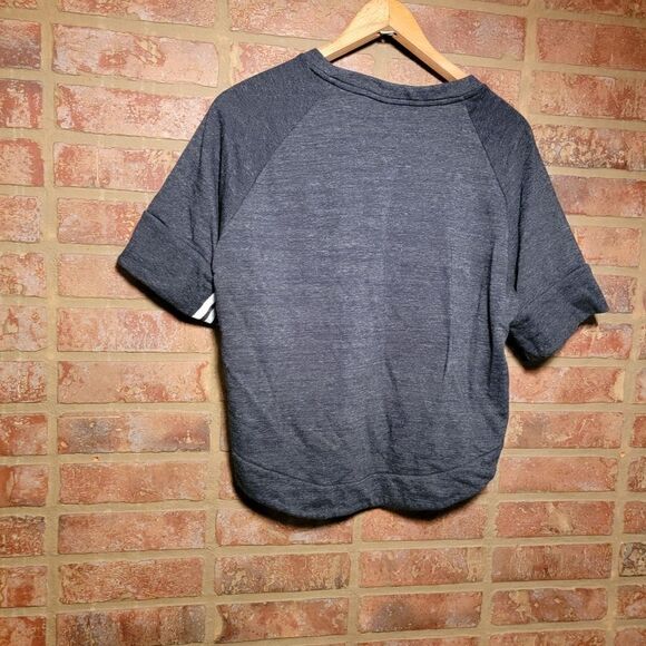 Adidas Heathered Striped Sleeve Crop Top Size medium - Picture 4 of 5